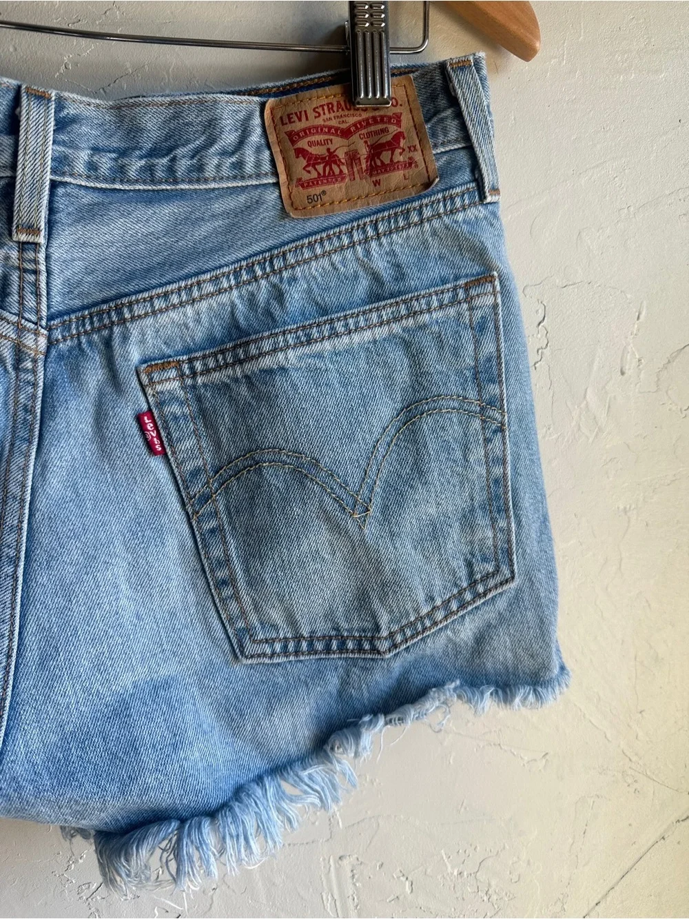 Levi's 501 Cutoff Denim Shorts Light Wash Frayed Raw Hem Festival‎ Grunge W30